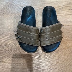 Leather fringe slides